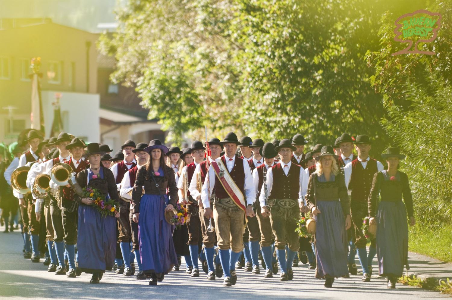 Erntedankfest, Vereinsaufmarsch & Messe